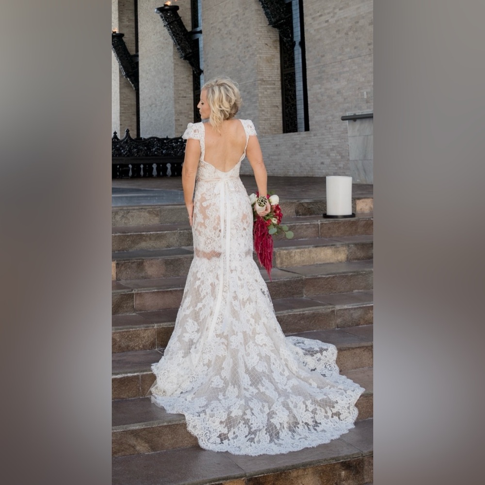 Maggie Sottero size 6 hemmed to fit 5’ bride…under slip not worn but included